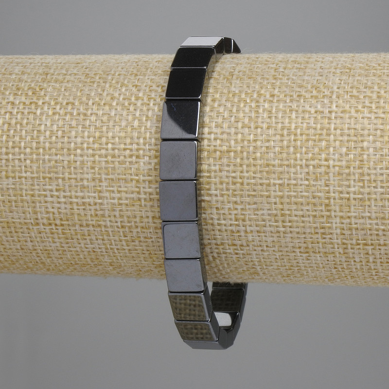 Náramek hematit s čtvercovými články 8×8 mm, délka 18 cm, elastický
