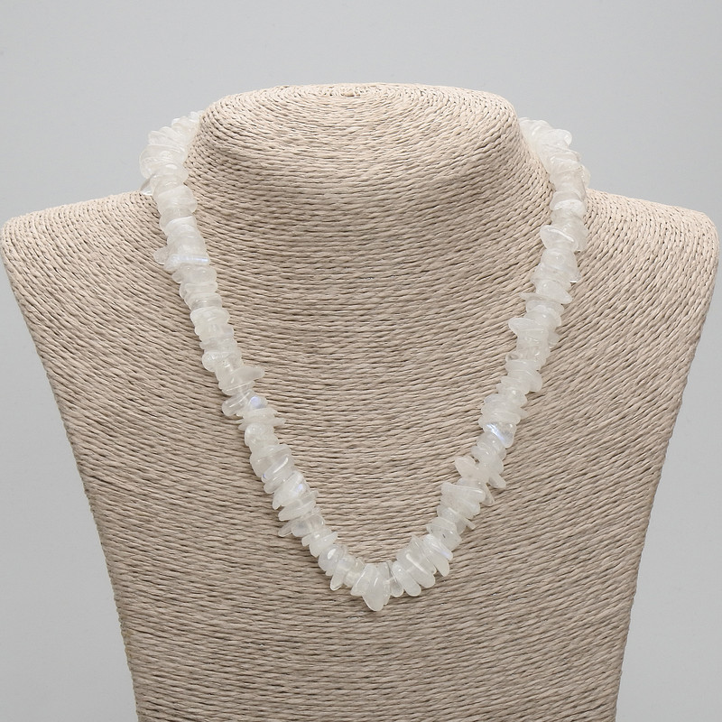 Náhrdelník z adularitu, drobné kousky, průměr 8–12×2–4 mm, délka 45 cm ± s karabinkou