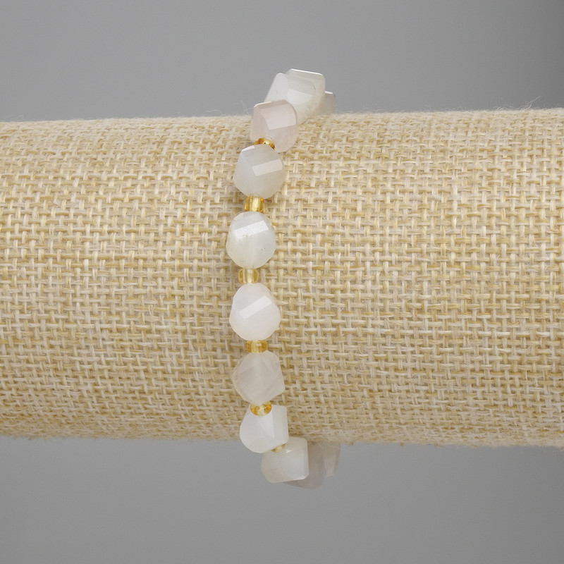 Náramek z belomorit, broušený rombík, průměr 8×7 mm ±, rokajly 3 mm ±, délka 18 cm ±, elastický