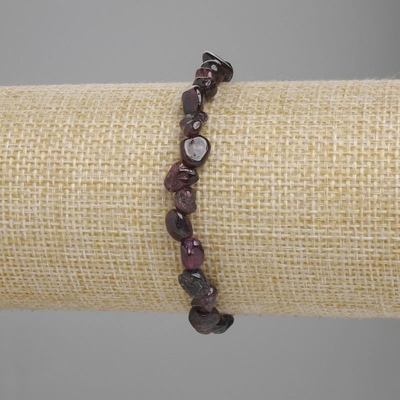 Náramek z granátu, brusované korálky, průměr 5–8×5–7 mm, délka 18 cm, elastický