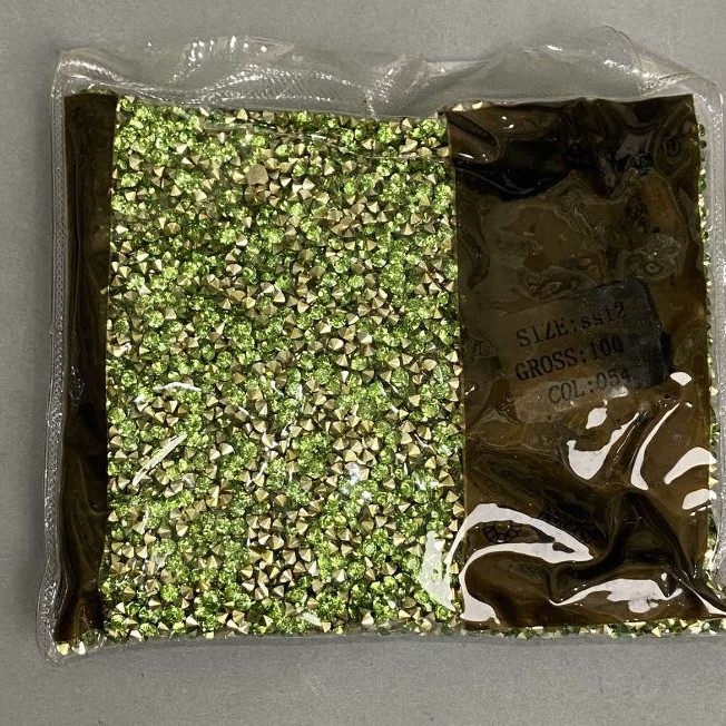 Zelené štrasové kameny, průměr 3 mm, balení 105 g (+-)