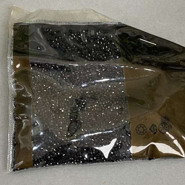 Černé štrasové kamínky, průměr 2 mm ±, balení 50 g
