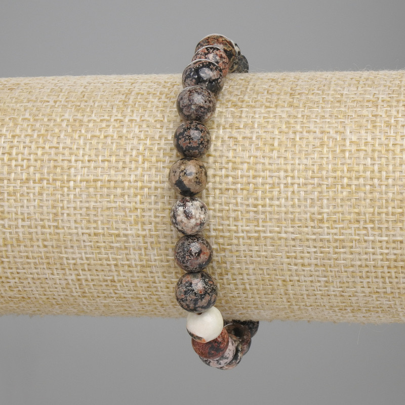 Náramek z obsidiánu, hladké korálky o průměru 8 mm, délka cca 18 cm, elastický