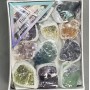 Suvenýrní kámen fluorit – assort (rozměry 9×8 cm) (cena za krabici)