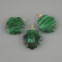 Přívěšek mušle z malachitu 22×22 mm ±, délka 30 mm ±