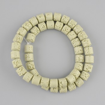 Korálky z vulkanické lávy, válcovité, průměr 8×8 mm ± na niti, délka 38 cm+
