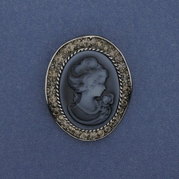 Brož s kamee Dáma se zirkony, stříbrný kov 43×38 mm +