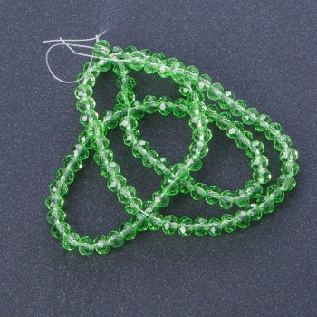 Korálky z českého křišťálu, světle zelené, průhledné, délka 40 cm, průměr 6 mm