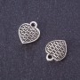 Plošný srdíčkový přívěšek, barva kovu stříbrná, rozměry 13×11 mm, balení 20 g, cca 23 ks
