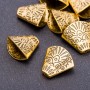 Koncovka na korálky ve odstínu staré zlato, rozměry 18×19×7 mm, otvor 5 mm, balení 20 g, +/- 6 ks