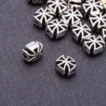 Korálková vložka ve tvaru kříže, průměr 7×8×5 mm, otvor 5 mm, balení 20 g +