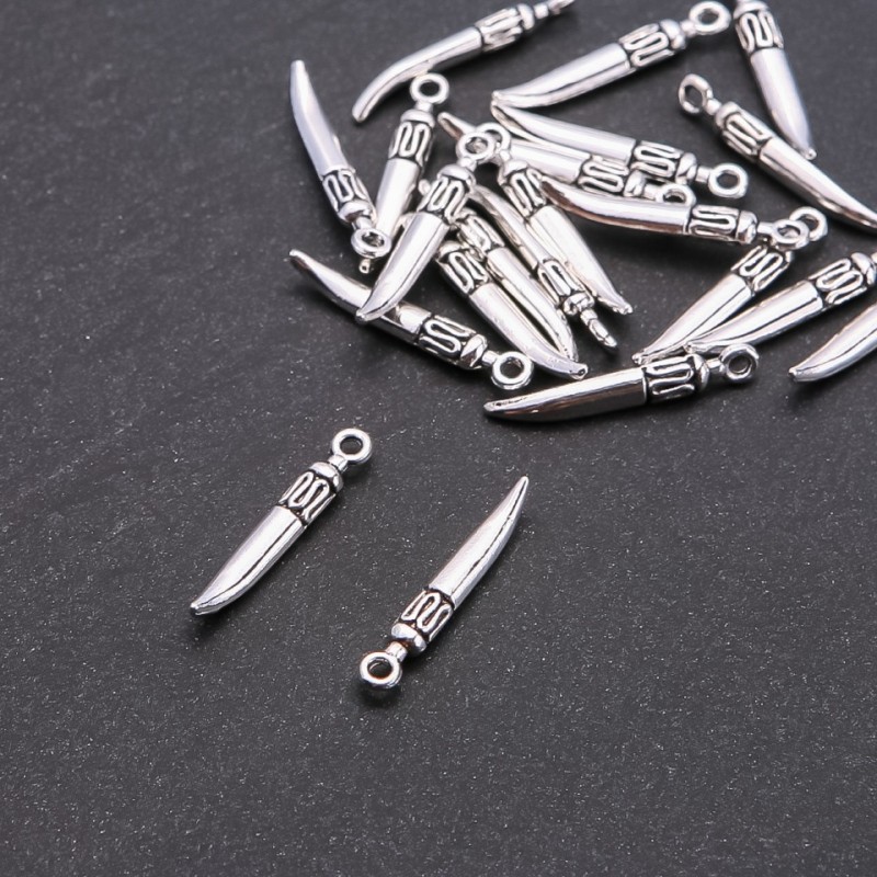 Přívěsek – kovové komponenty Čepel d2, 5 mm, délka 26×4 mm, balení 20 g, ± 21 ks