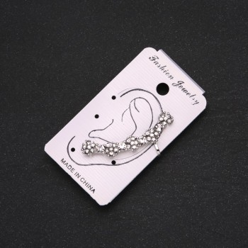 Náušnice na ouško stříbrné s bílými štrasovými kamínky a bílými květinkami