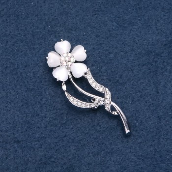 Brož se kamenem bílé kočičí oko Nezábudka, 56×20 mm, barva kovu 'stříbrná'