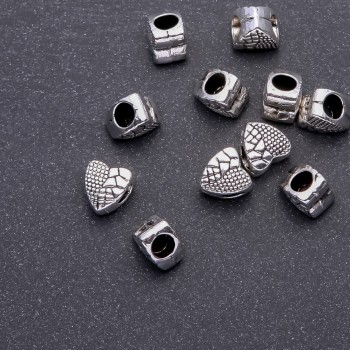 Korálek Pandora srdce, průměr 10×9 mm, díra 4,5 mm, balení 20 g ± 11 ks