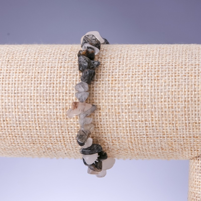 Náramek z vlasatého křemene, drobné fragmenty, průměr 5–8 mm (+/-), délka 18 cm