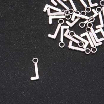 Přívěšek s písmenem 'L' 17×7 mm, balení 20 g (± 30 ks)