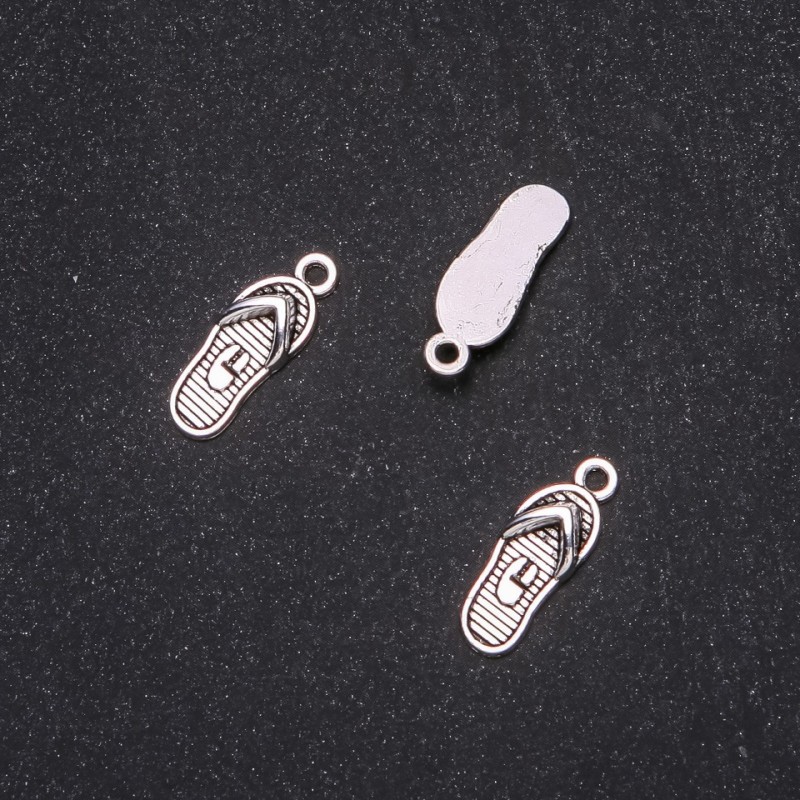 Přívěsek šperkového kování „Sandály“ 8×21 mm, balení 20 g ±16 ks