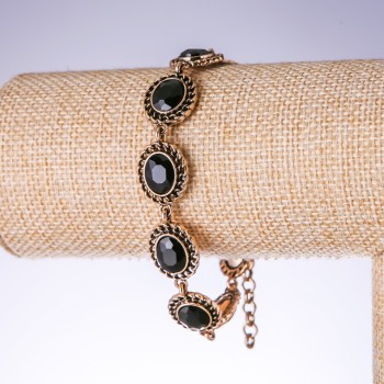 Večerní náramek s černými krystaly, barva staré zlato, šířka 15 mm, délka 19–25 cm