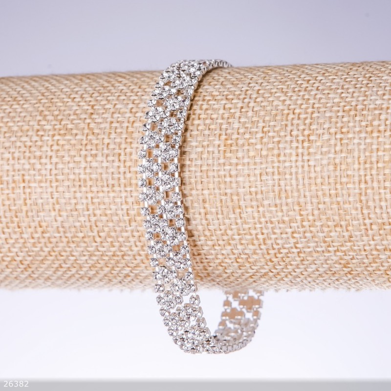 Štrasový náramek bílé barvy, šířka 11 mm, délka 19 cm, stříbrný odstín
