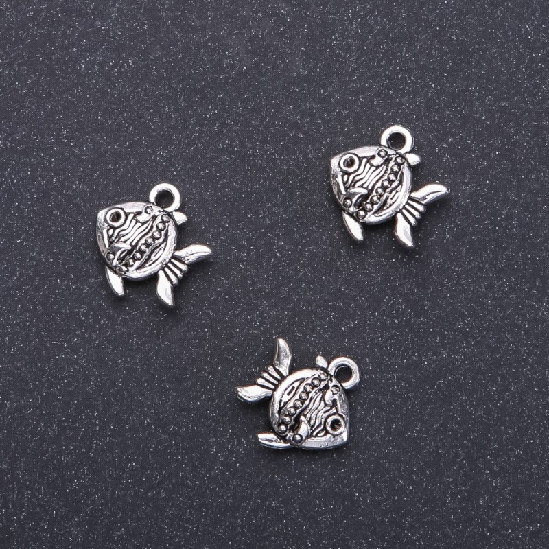 Přívěšek 'Rybička', průměr 14 mm, délka 15 mm, balení 20 g, 11 ks (+-)