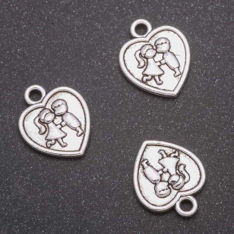 Příslušenství – přívěšek ve tvaru srdce, průměr 16×13 mm, hmotnost 20 g ± 17 ks