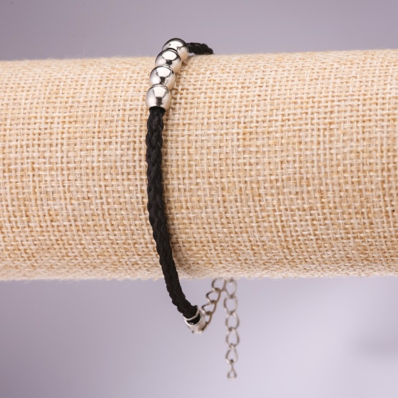 Náramek z černé šňůry s korálky, průměr 6 mm, délka 17–21 cm