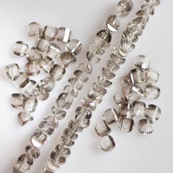 Křišťálové korálky ve stylu «Swarovski» stříbrnošedé s nástřikem, průměr 2,5×4 mm, navlečené na šňůrku délky 48 cm