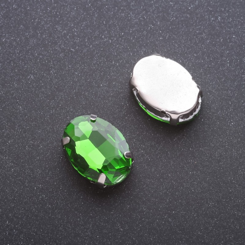 Cena za balení / 10 ks. Šitý krystal v čepici oválný 13×18 mm zelený