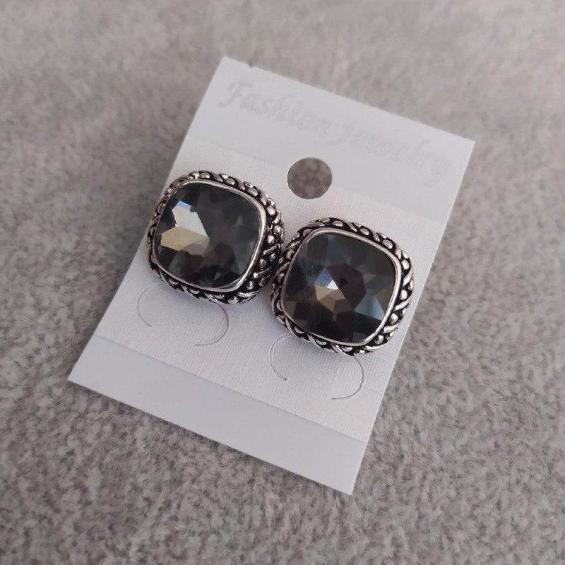Náušnice 1,7 cm čtvercový krystal šedý