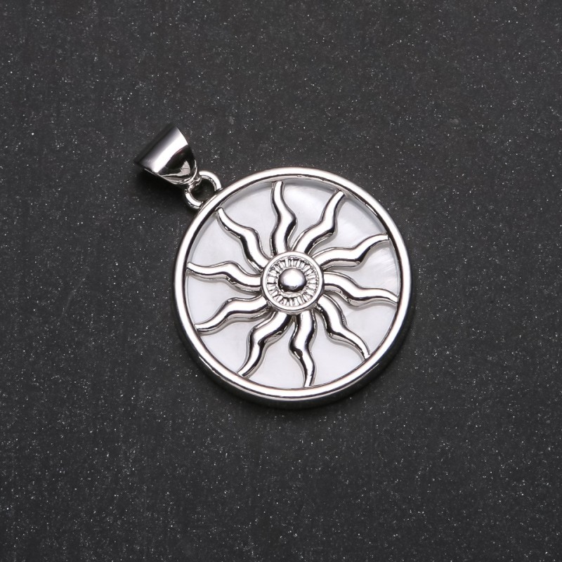 Přívěšek Jarylo z bílé perleti, průměr 32 mm