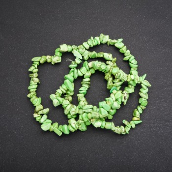 Korálky z tónovaného howlitu, drobné zrnka, průměr 6 mm, délka 80 cm