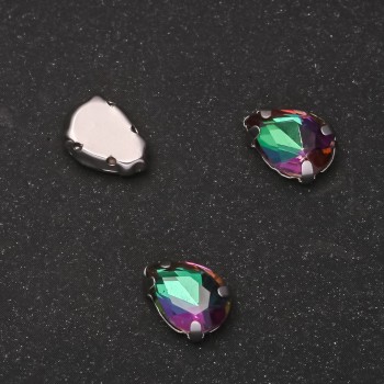 Cena za balení / 10 ks. Přišitelný krystal ve tvaru kapky 7 × 10 mm zeleno-malinový