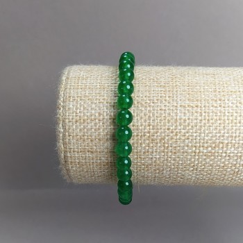 Náramek z přírodního chrysoprasu, hladká kulička, průměr cca 6 mm, na elastické šňůře, obvod 18 cm