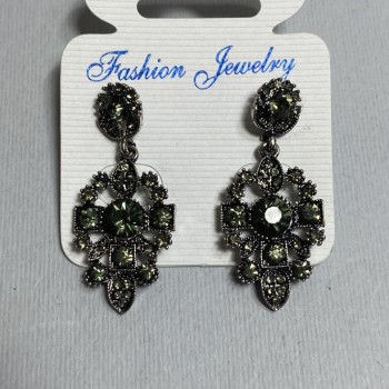 Puzetové náušnice s visacím závěsem, tmavé a světlé krystaly, kov ve stříbrném odstínu, 40 mm