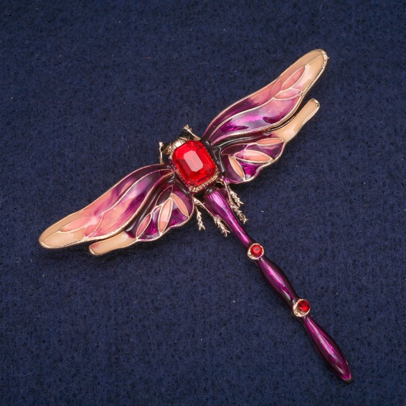 Brož vážka se smaltem a červenými krystaly, zlatavý kov, 56×64 mm