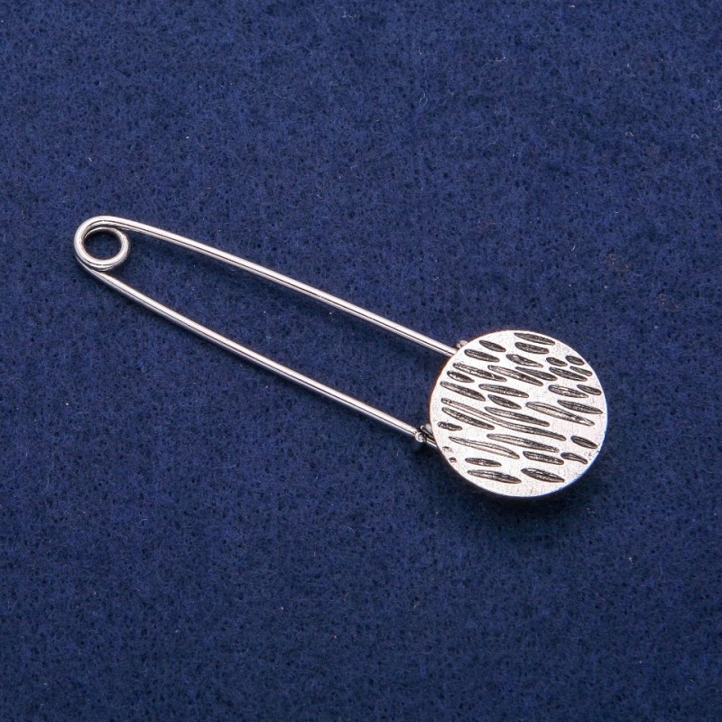 Brožka – špendlík – mince, 22×76 mm, stříbrný kov