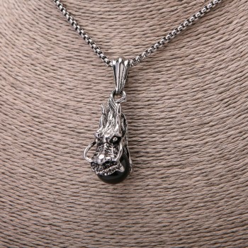 Přívěšek Hlava draka a černá koule 22×51 mm na řetízku, délka 65 cm, barva kovu stříbrná