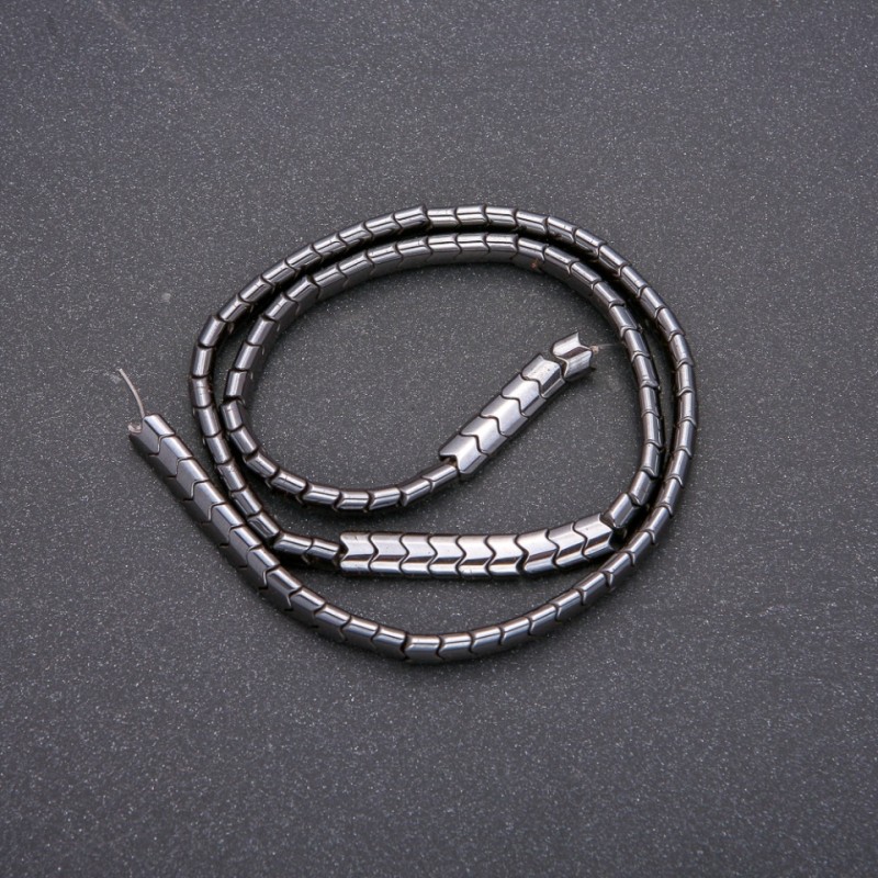 Hematitové korálky ve tvaru zigzagu, nitka 40 cm, průměr 6×4×3 mm
