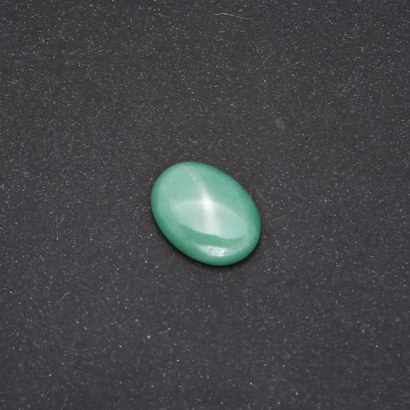 Nefritový kabošon 20×15 mm oválný
