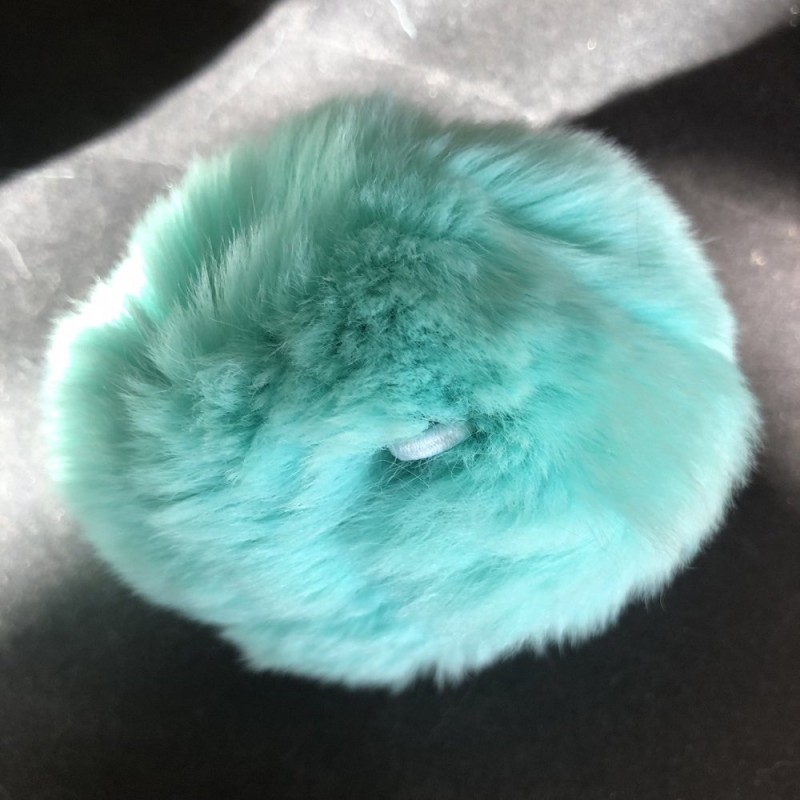 Přívěšek-bubon z přírodního kožíšku tyrkysové barvy