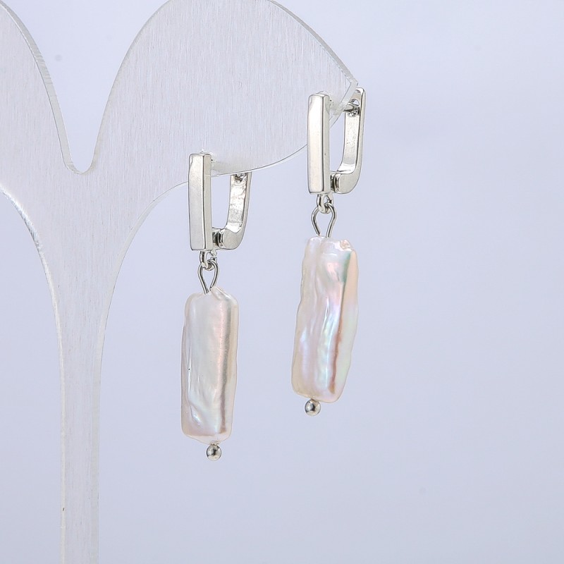Náušnice z přírodních barokních perel, průměr 17 × 10 mm, délka 37 mm ± s benzínovým odleskem