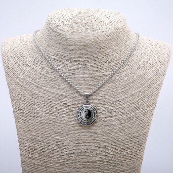 Přívěšek «Jin jang» 35×23 mm na řetízku, délka 70 cm, stříbrný kov