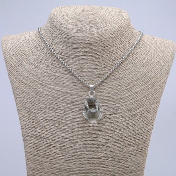 Přívěšek «Koule v tlapě» 42×22 mm na řetízku, délka 70 cm ± stříbrný kov