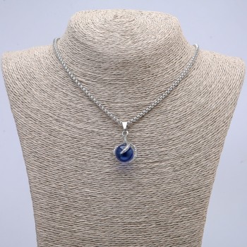 Přívěšek „Koule v tlapě“ 35×17 mm na řetízku, délka 70 cm, stříbrný kov