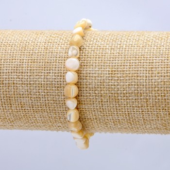 Náramek na pružné gumičce z přírodní perleti béžové, kulaté korálky, průměr 7×5 mm