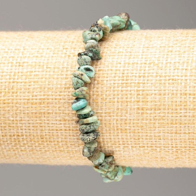 Náramek z amazonitu na gumičce, drobné kousky, průměr 7×3 mm +