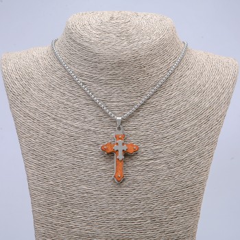 Přívěšek Kříž 55 × 32 mm na řetízku, délka 65 cm, stříbrný kov, dřevo
