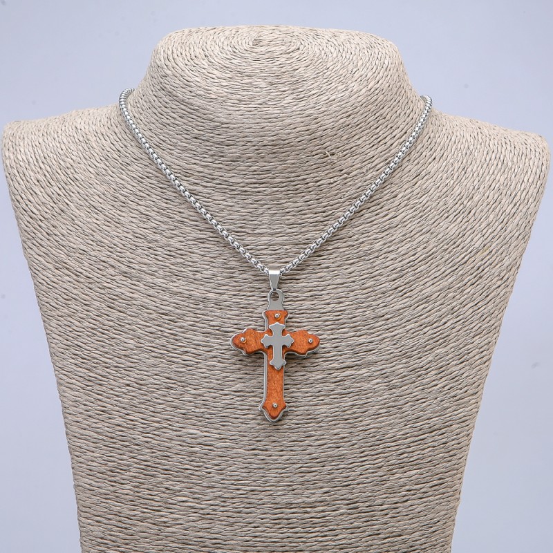 Přívěšek Kříž 55 × 32 mm na řetízku, délka 65 cm, stříbrný kov, dřevo