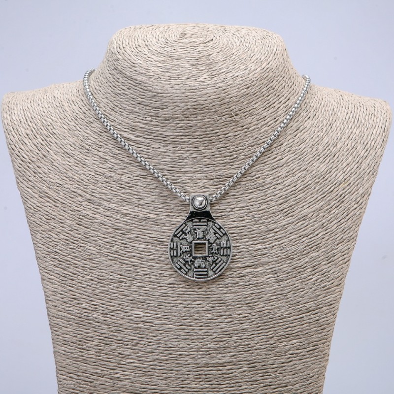 Přívěšek 43×30 mm na řetízku, délka 70 cm – stříbrný kov